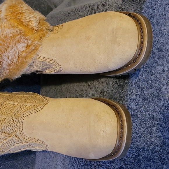 Boots - Picture 4 of 5